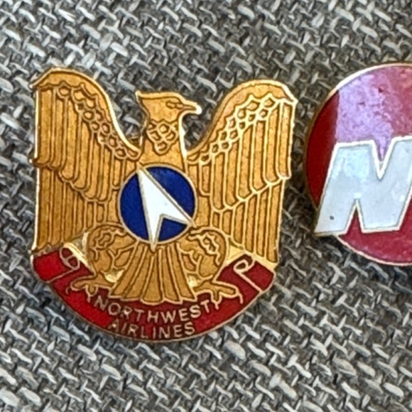 Northwest Airlines Collectible Pin Set - Picture 6 of 6